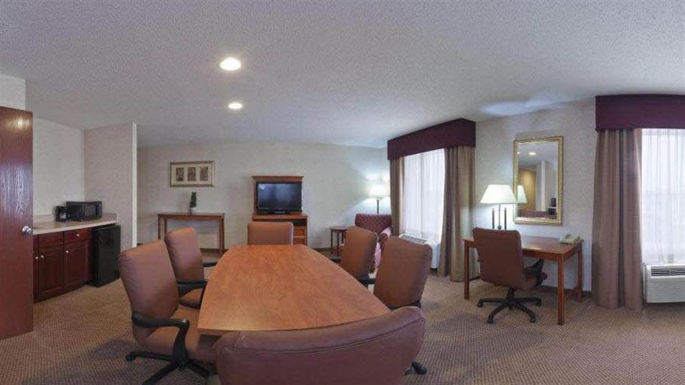 Seasons Inn & Suites Highland Экстерьер фото