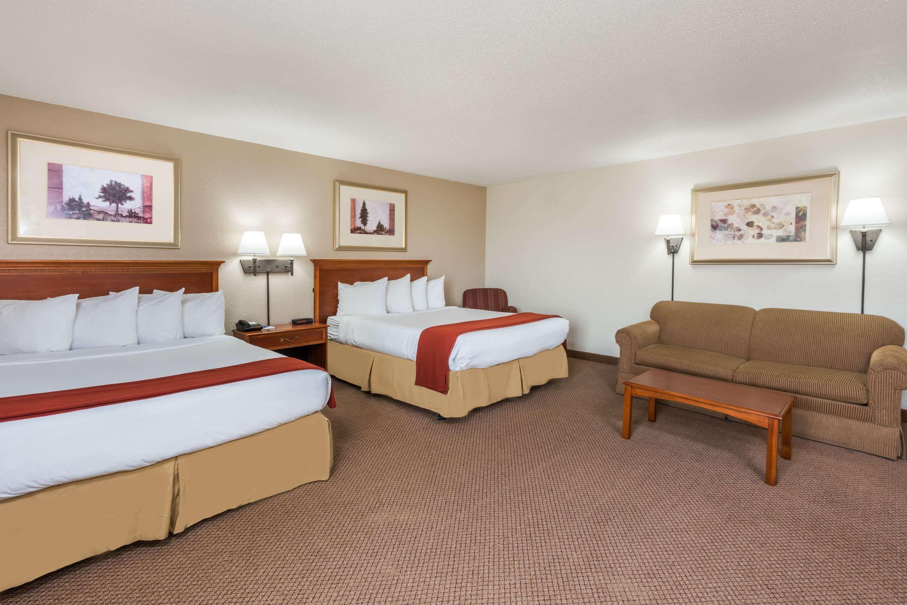 Seasons Inn & Suites Highland Экстерьер фото